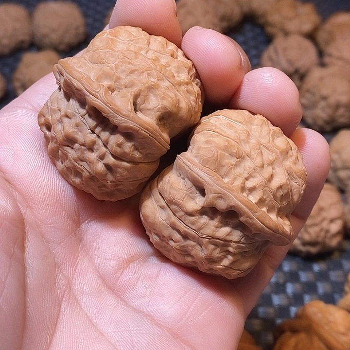 文玩核桃吊坠39尺，全品南瓜墩