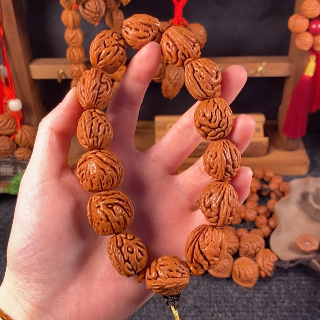 吊坠桃核桃枭手持24