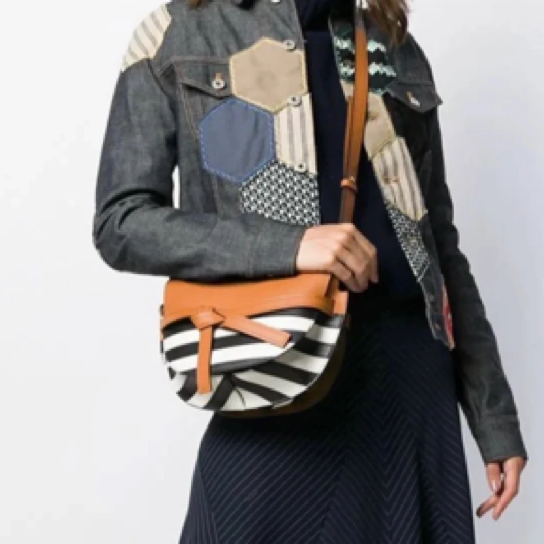 95新 LOEWE/罗意威 罗意威loewe斜挎包