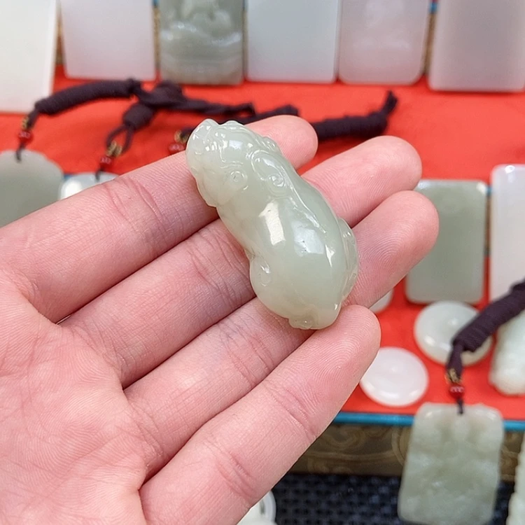 【闪购商品】颈饰未镶嵌和田玉