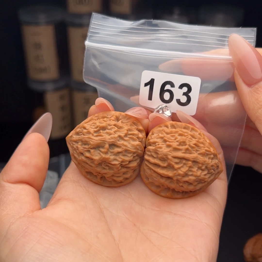 文玩核桃吊坠金牛36