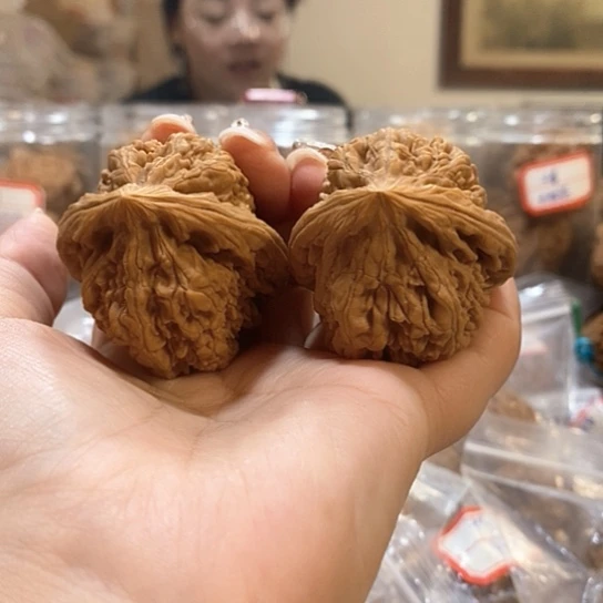 文玩核桃吊坠P****庄42核樽有修