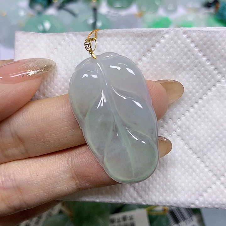 S***i翡翠18K金镶嵌颈饰挂件