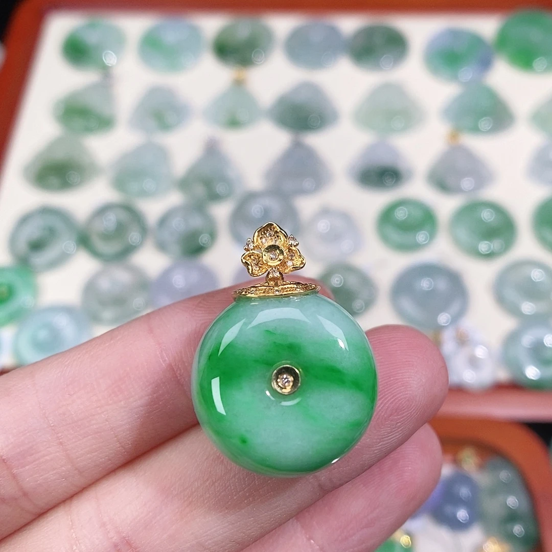 翡翠未镶嵌颈饰吊坠