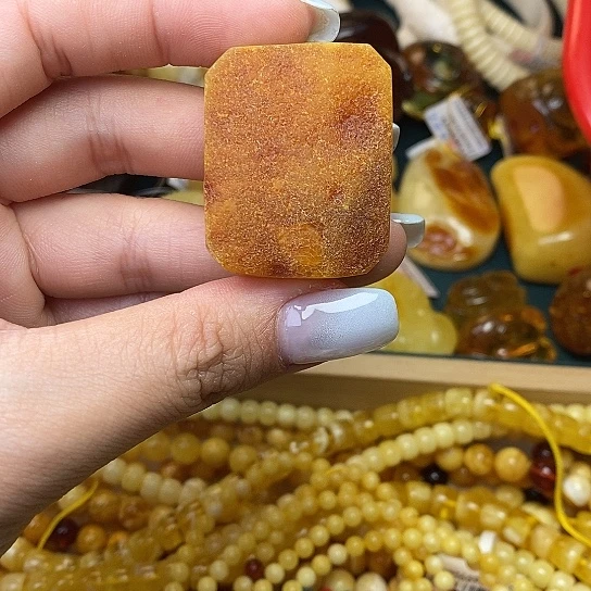 未镶嵌琥珀珠宝奇石