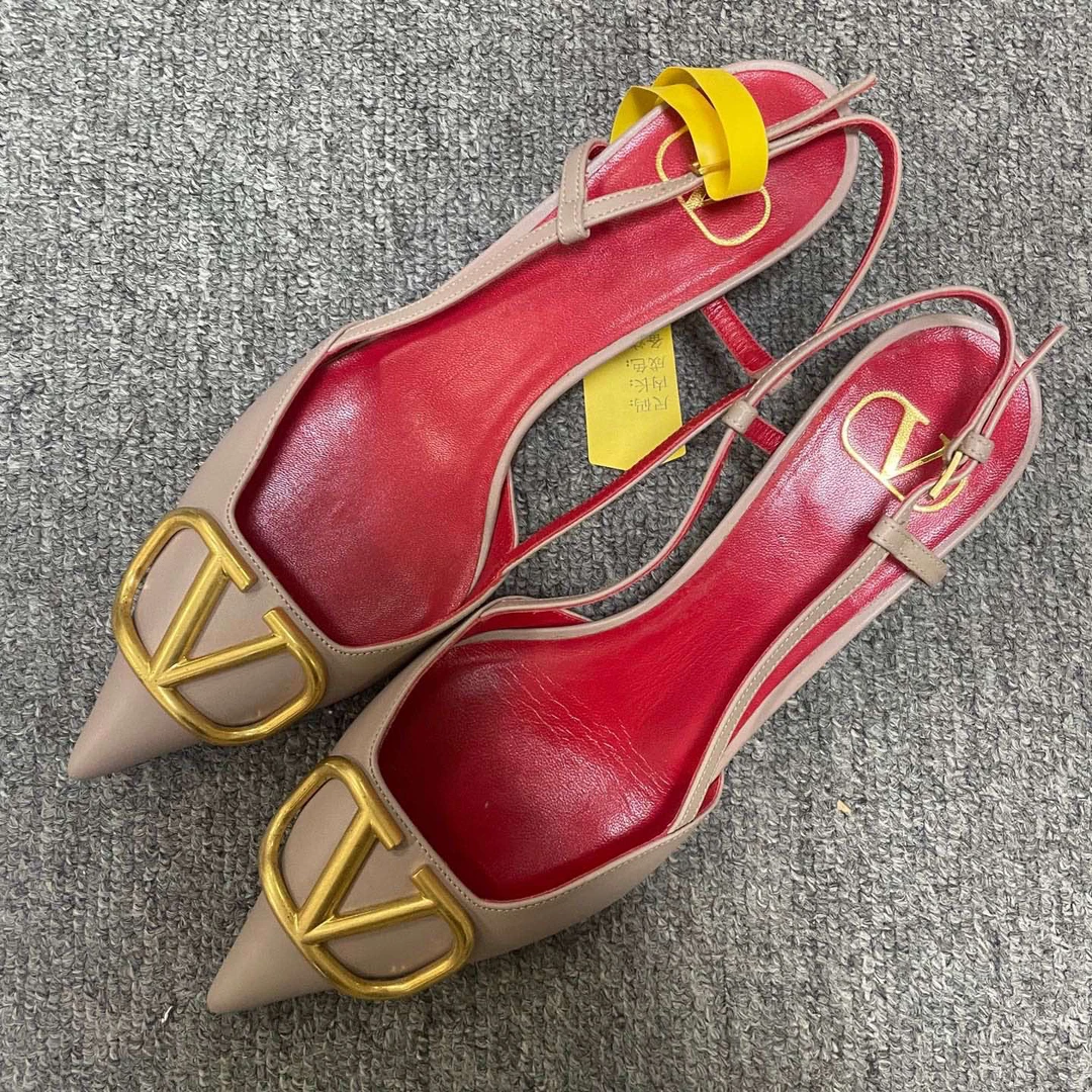 99新 Valentino/华伦天奴 Vlogo 搭扣潮流细跟高跟鞋 38码/13342