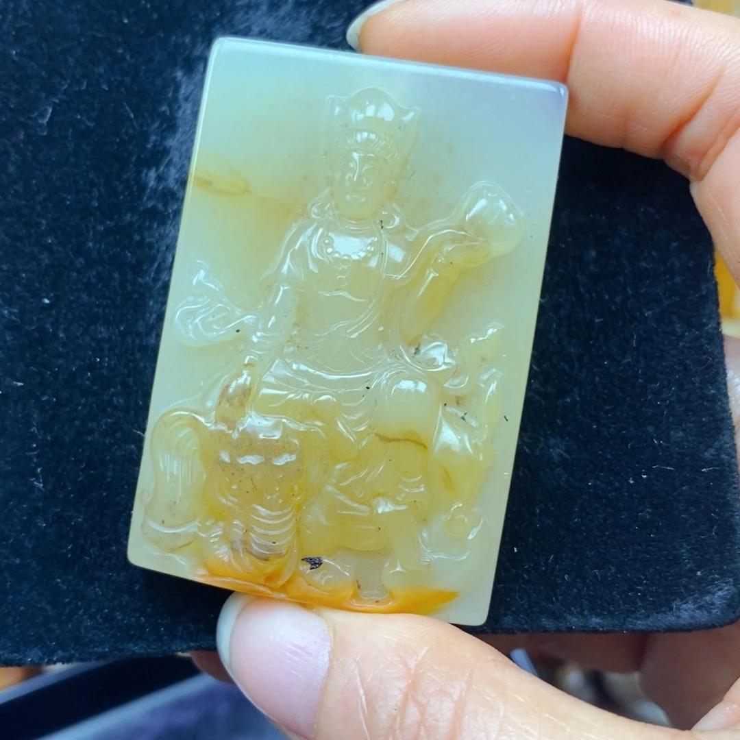 未镶嵌石英质玉（黄龙玉）颈饰