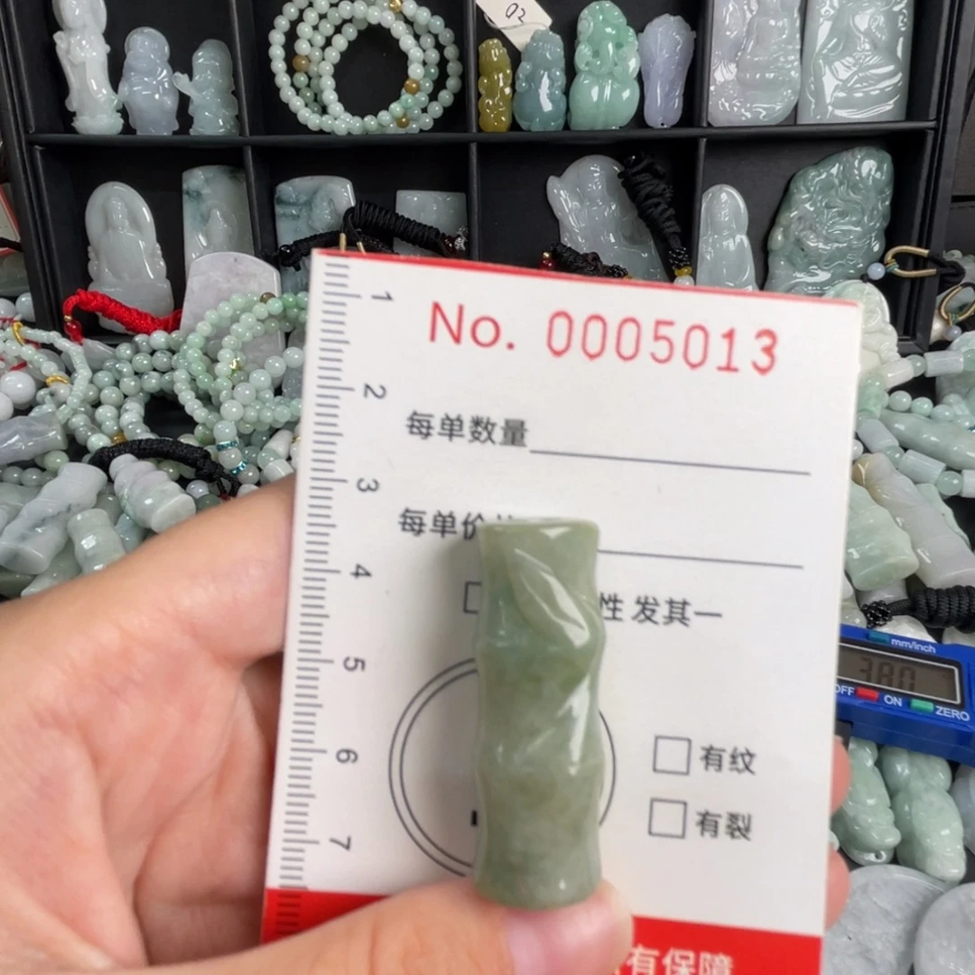 翡翠未镶嵌吊坠(不含链)微瑕