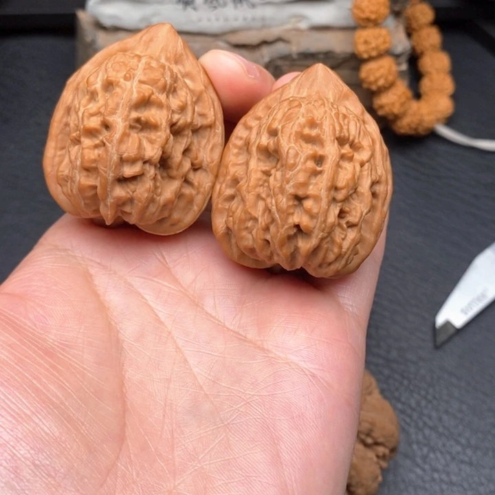 文玩核桃吊坠姚****）姚36赤龙鸡心