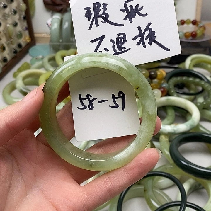 蛇纹石玉手镯未镶嵌岫玉3