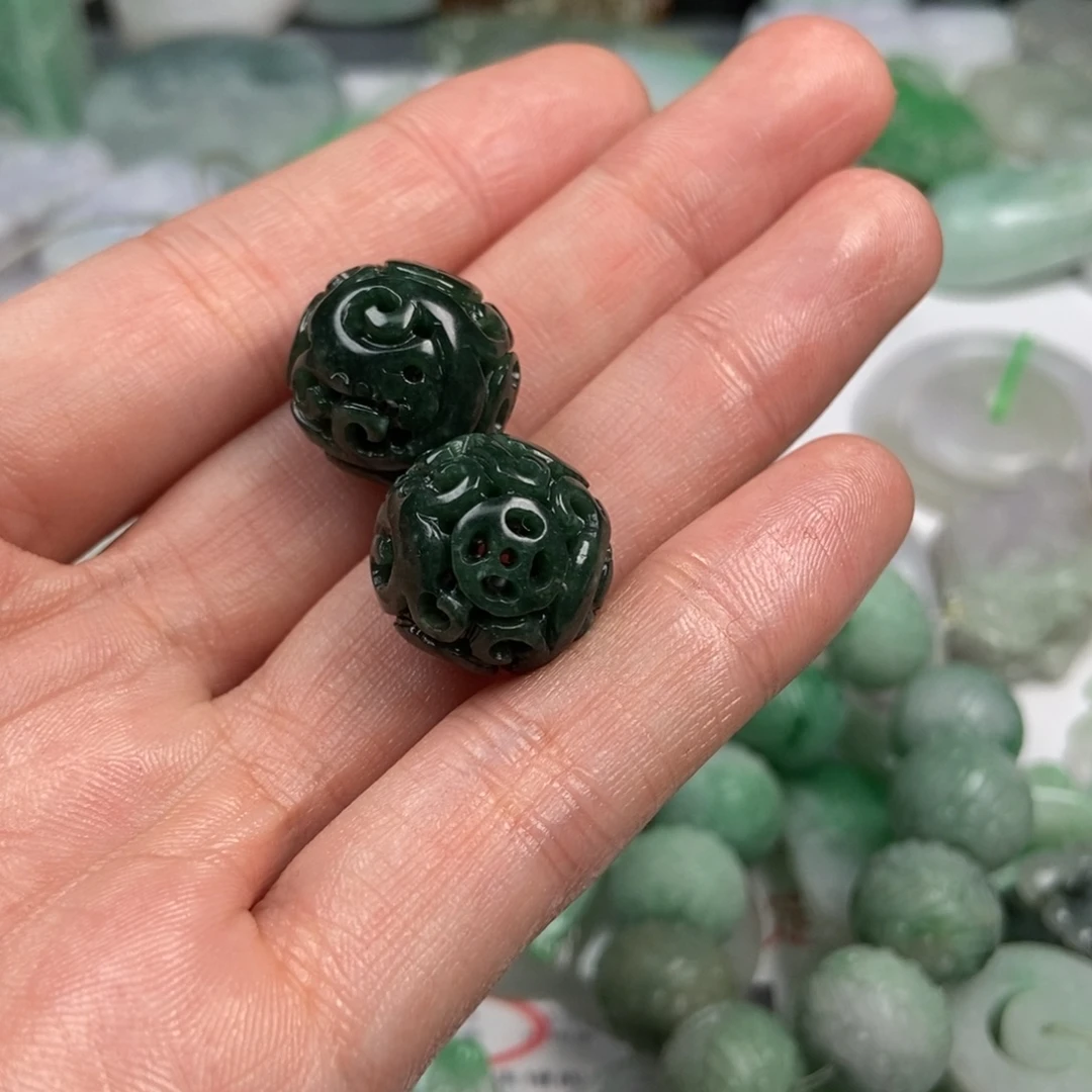 梅***姐翡翠未镶嵌颈饰翡翠