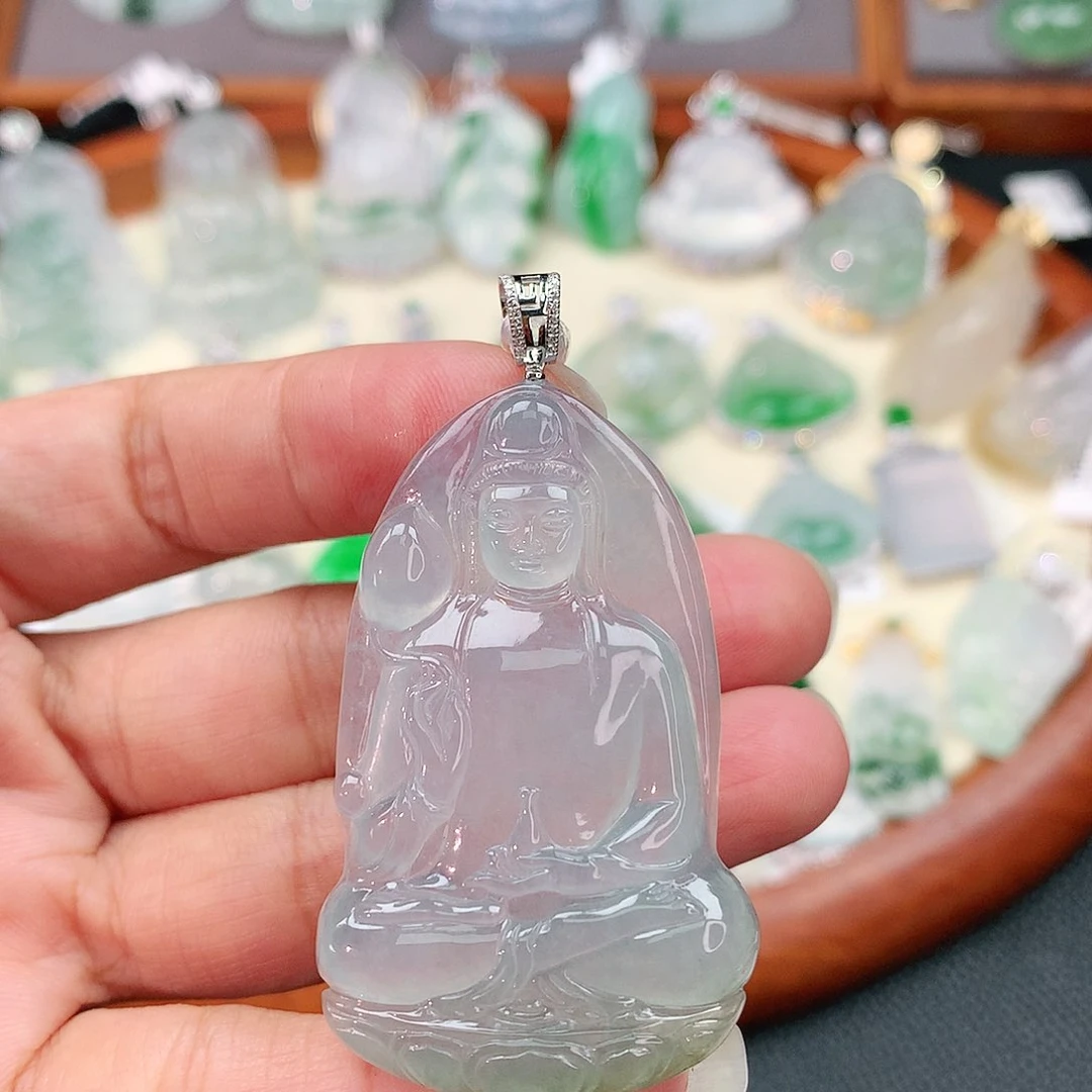 颈饰18K金镶嵌翡翠观音