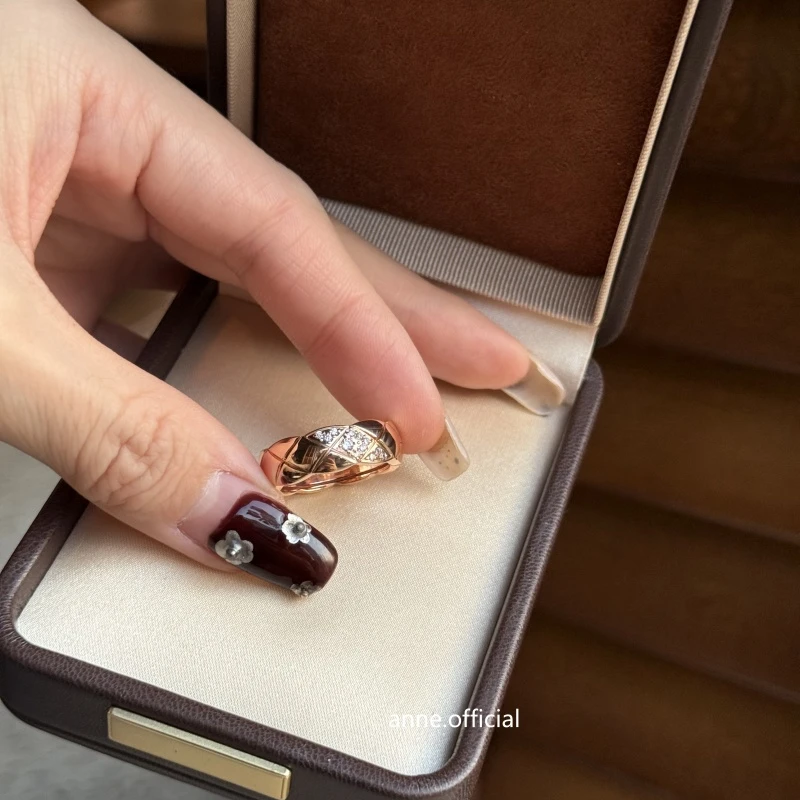 铜合金戒指 宽版菱格纹时尚戒指【J388】