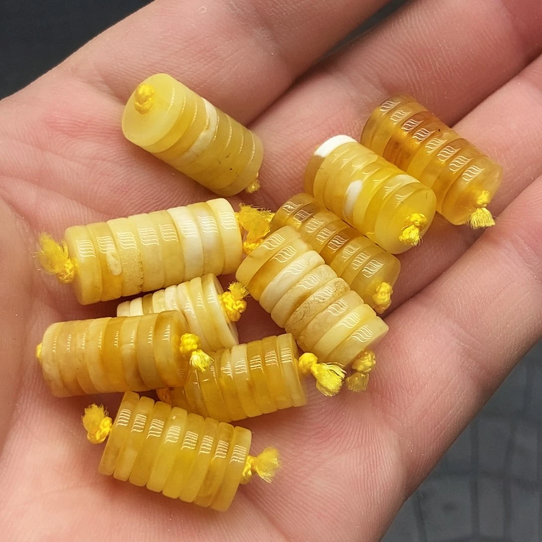 未镶嵌蜜蜡裸石10毫米隔片瑕随机一颗