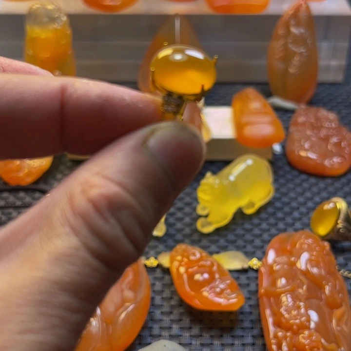 成***9未镶嵌旦面石英质玉