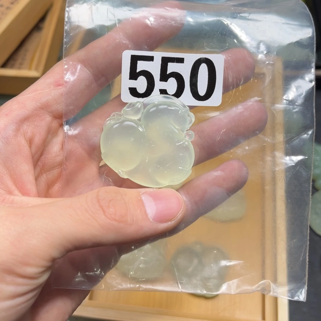 蛇纹石玉颈饰合金