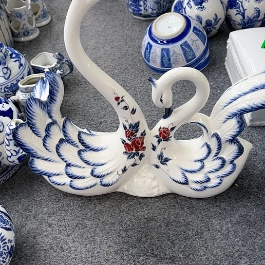 摆件吉*陶瓷制品摆件…微瑕不退不换介意勿拍