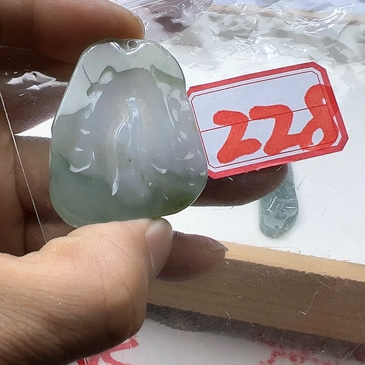 翡翠颈饰未镶嵌天然缅甸翡翠吊坠