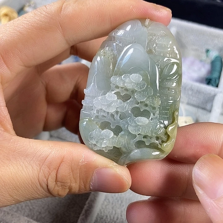 翡翠未镶嵌吊坠(赠链)