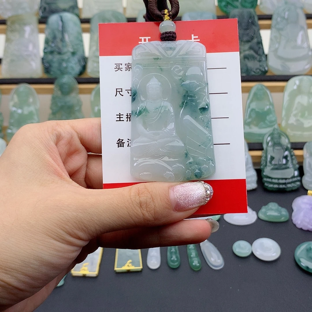 翡翠未镶嵌颈饰大日如来