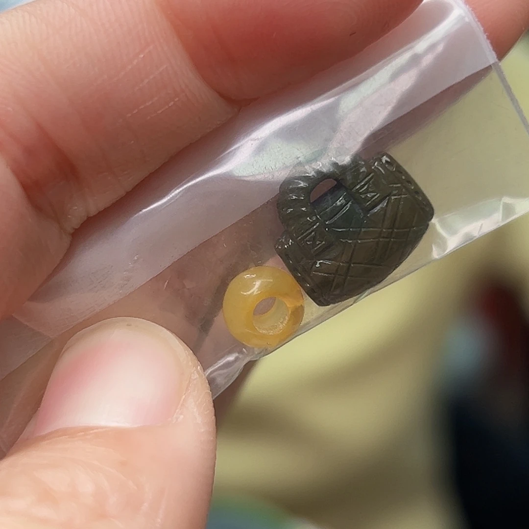 蜜蜡珠宝奇石未镶嵌