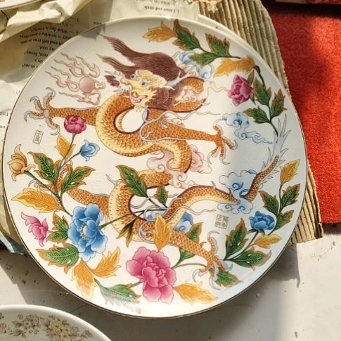 瓷片瓷器摆件，瓷片，沙锅，均有点瑕疵。