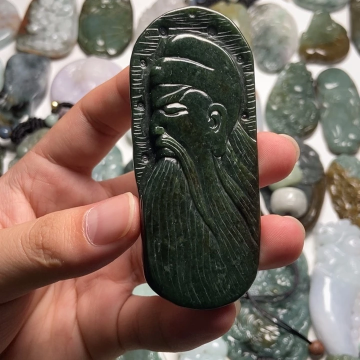 翡翠未镶嵌颈饰关公55