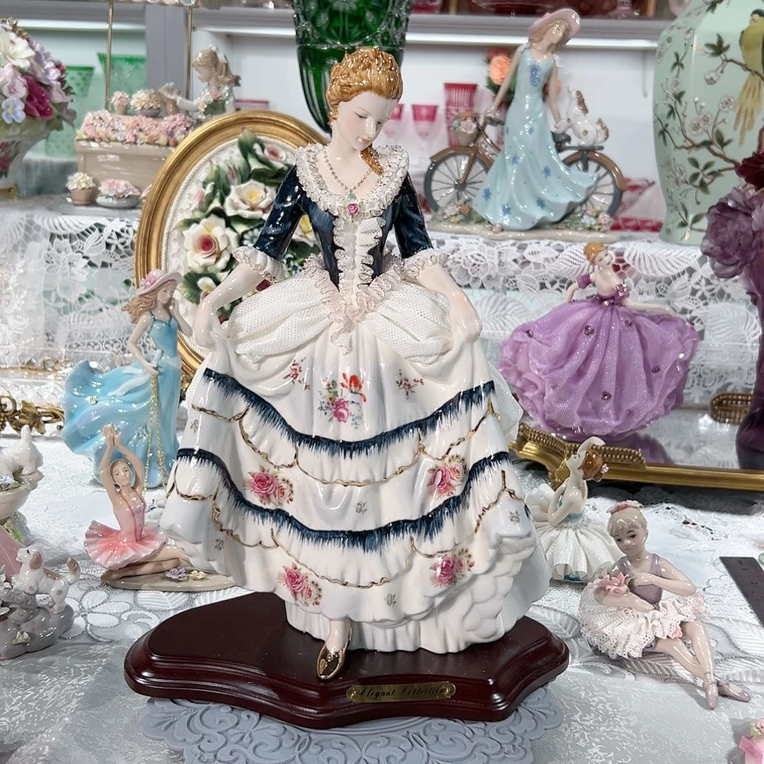 陶瓷经典提裙摆款蕾丝娃娃礼盒装