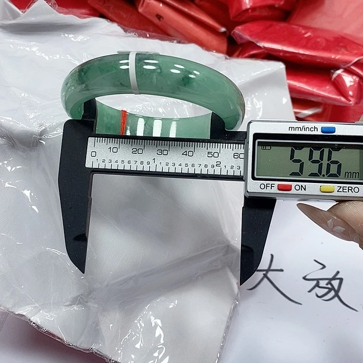 翡翠手镯未镶嵌171。