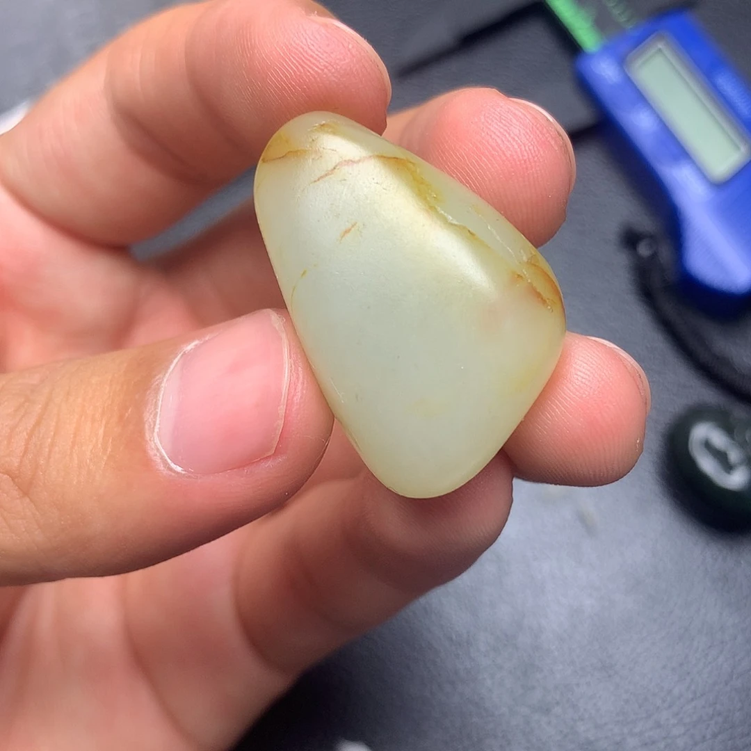 和田玉未镶嵌把件