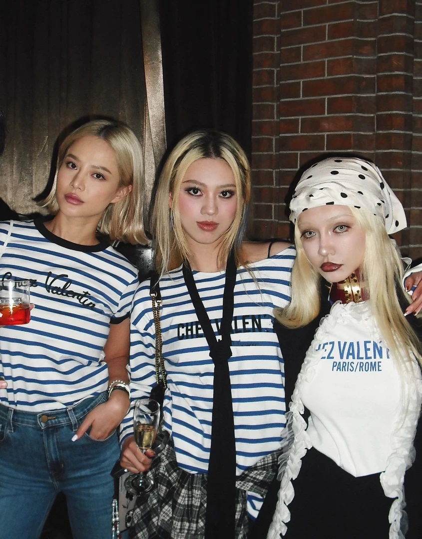 V家植绒字母短袖 明星同款穿搭密码！百搭条纹T恤运动字母夏季