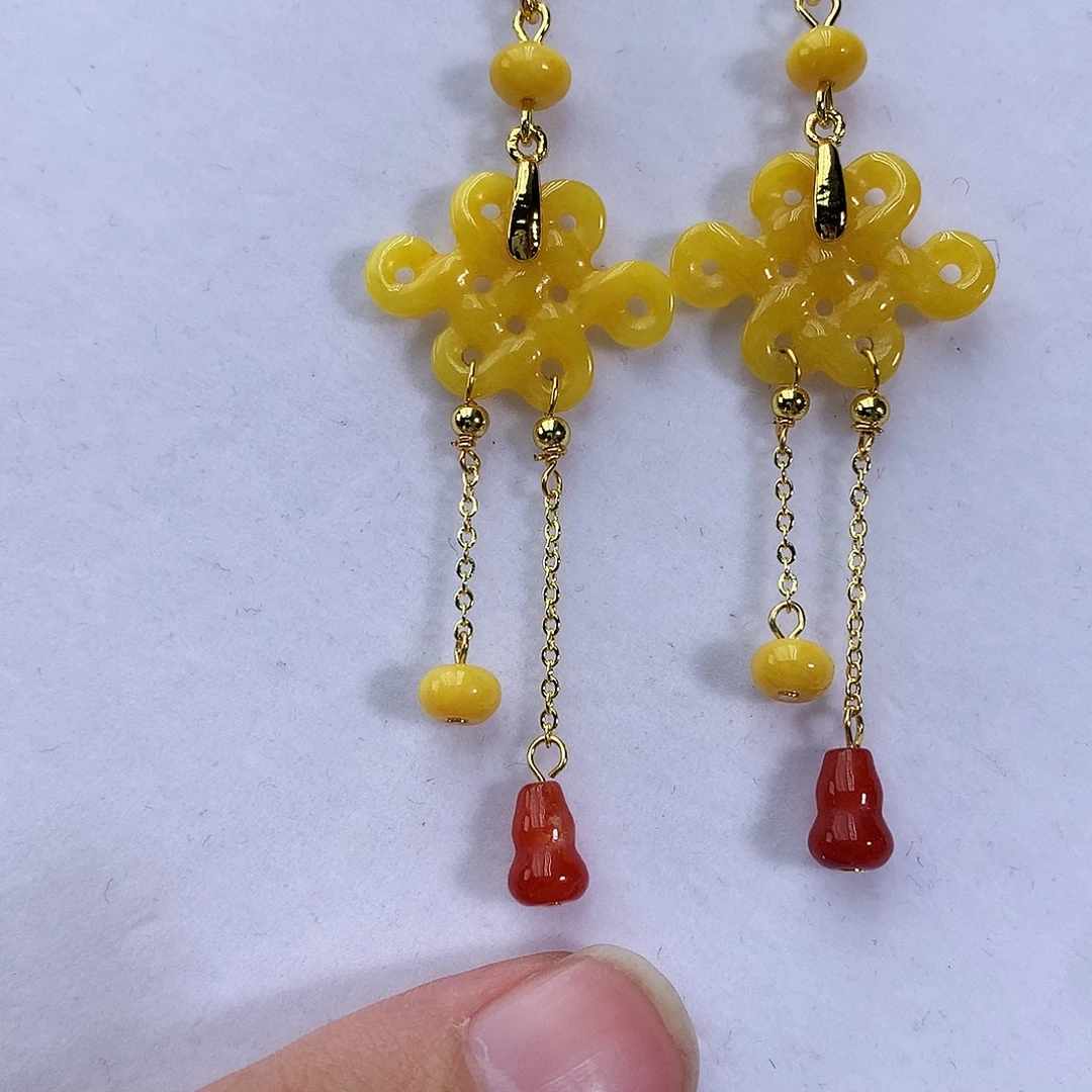 翡翠未镶嵌耳饰中国结