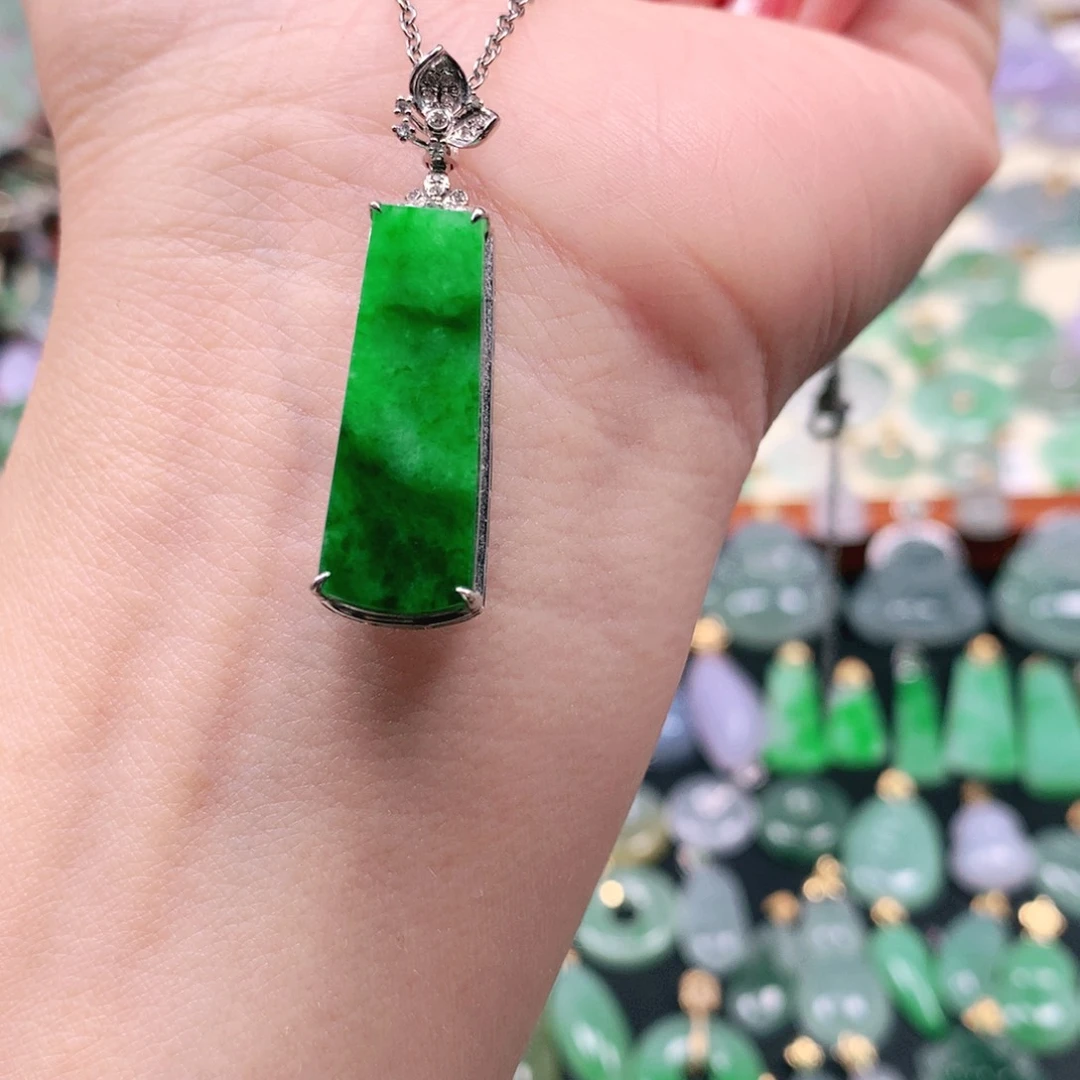 吊坠(不含链)18K金镶嵌翡翠