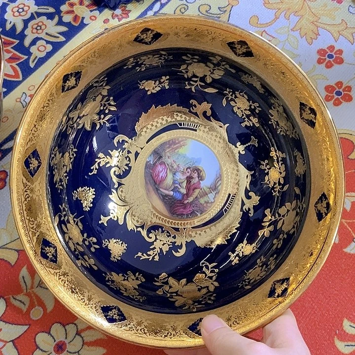 瓷片微瑕………………………………小