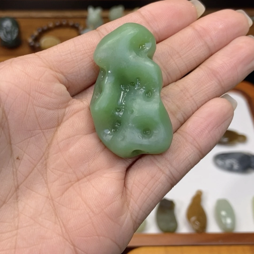 和田玉碧玉太湖石吊坠