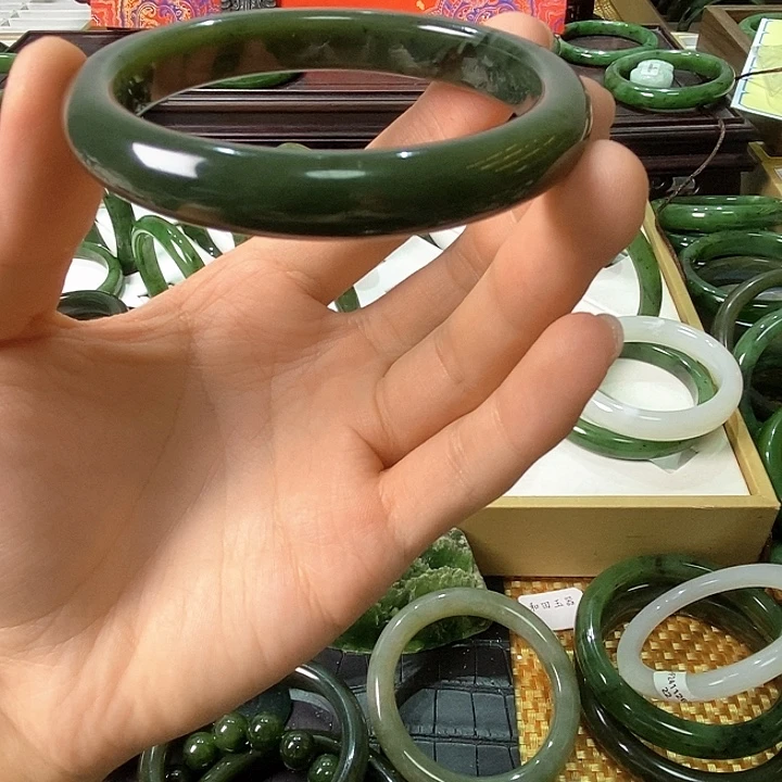和田玉（碧玉）未镶嵌手镯