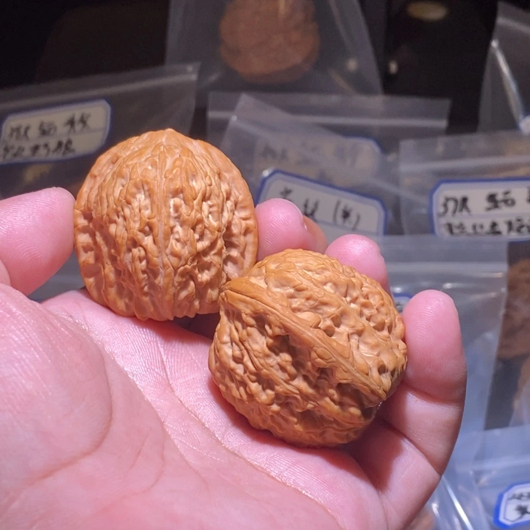 吊坠文玩核桃39全皮绣球