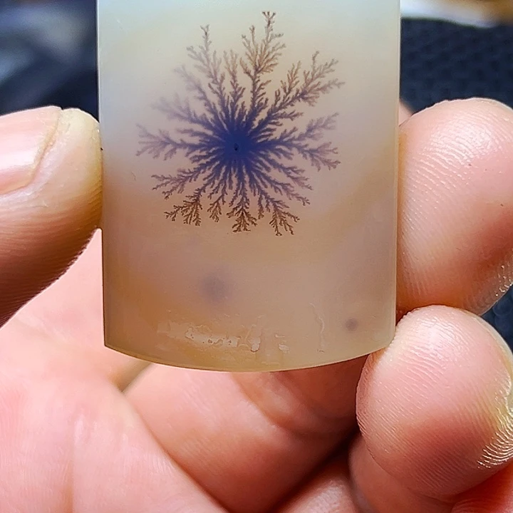江***媒未镶嵌玛瑙/玉髓珠宝半成品