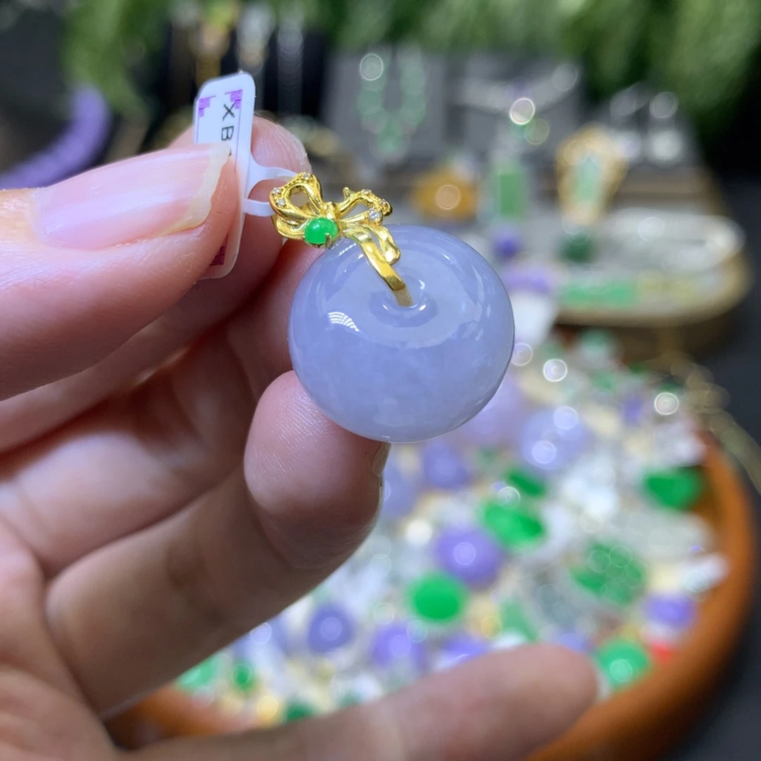 颈饰18K金镶嵌翡翠