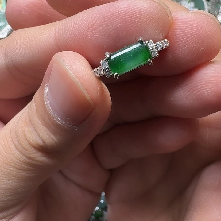 翡翠未镶嵌颈饰天然A货翡翠放漏