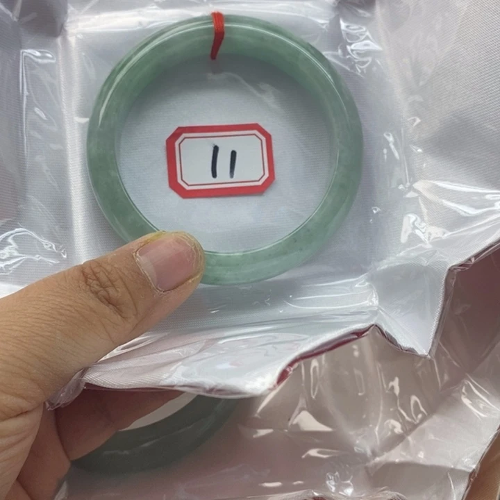翡翠手镯未镶嵌?***?翡翠