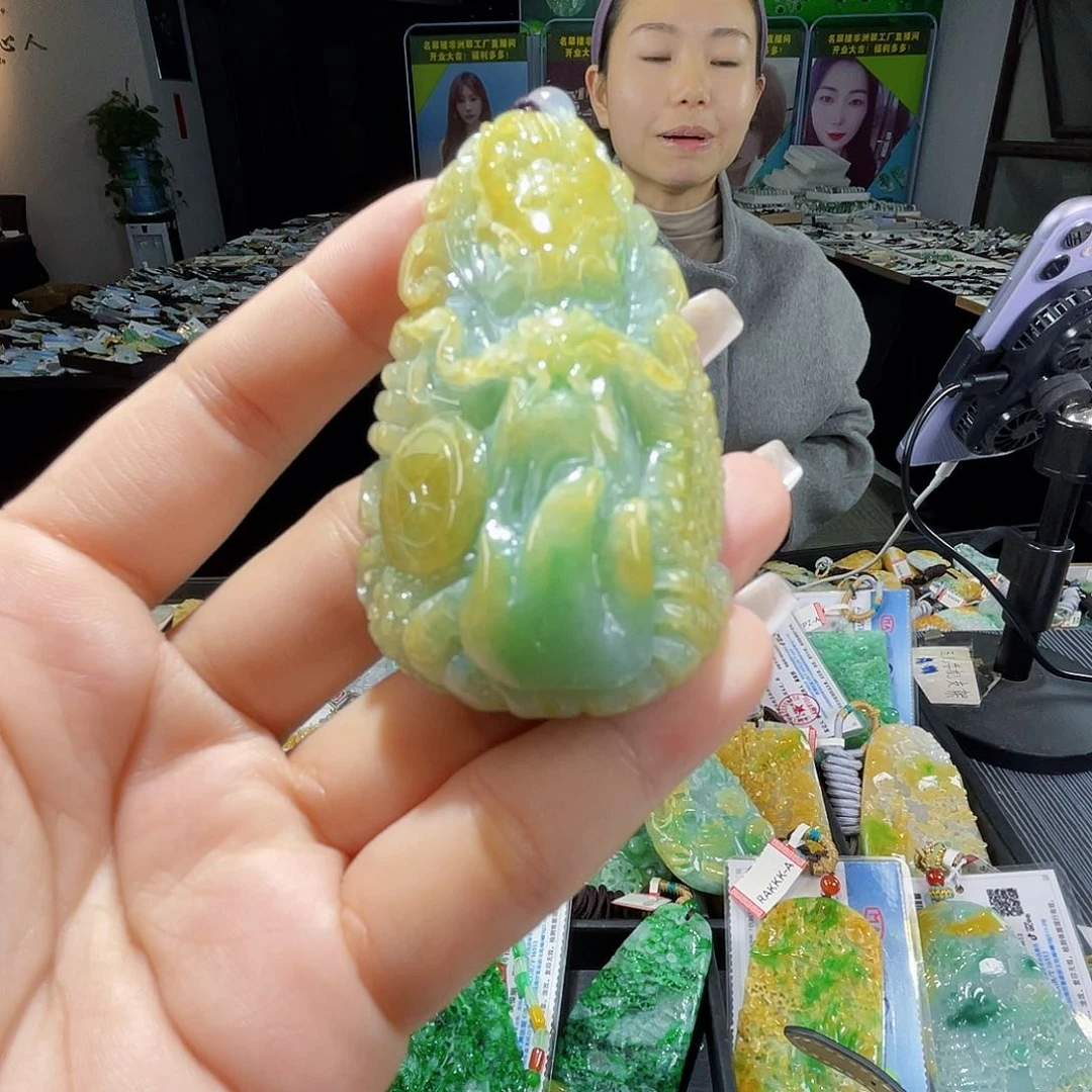 颈饰未镶嵌翡翠一