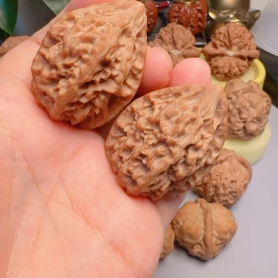 寶***寶十三陵鸡心文玩核桃