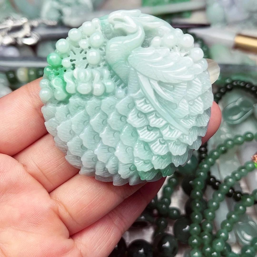 翡翠挂件未镶嵌翡翠
