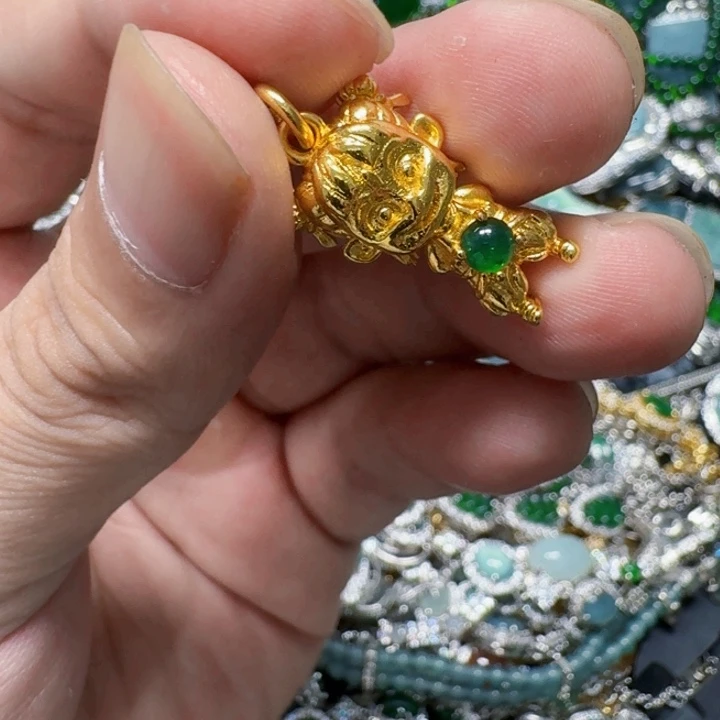 翡翠未镶嵌颈饰天然A货翡翠放漏