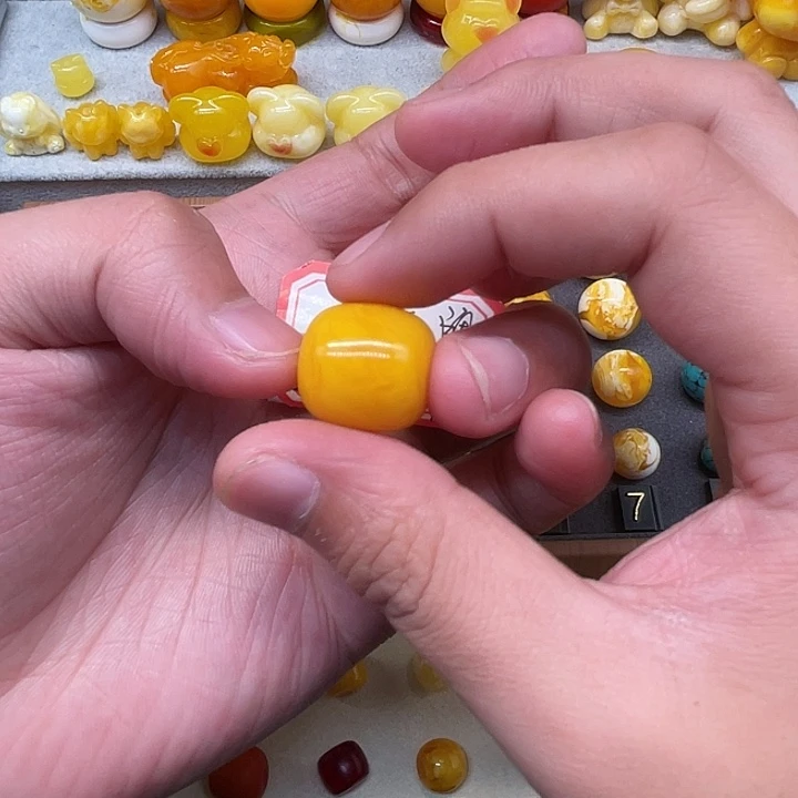 琥珀未镶嵌裸石鸡油黄单珠