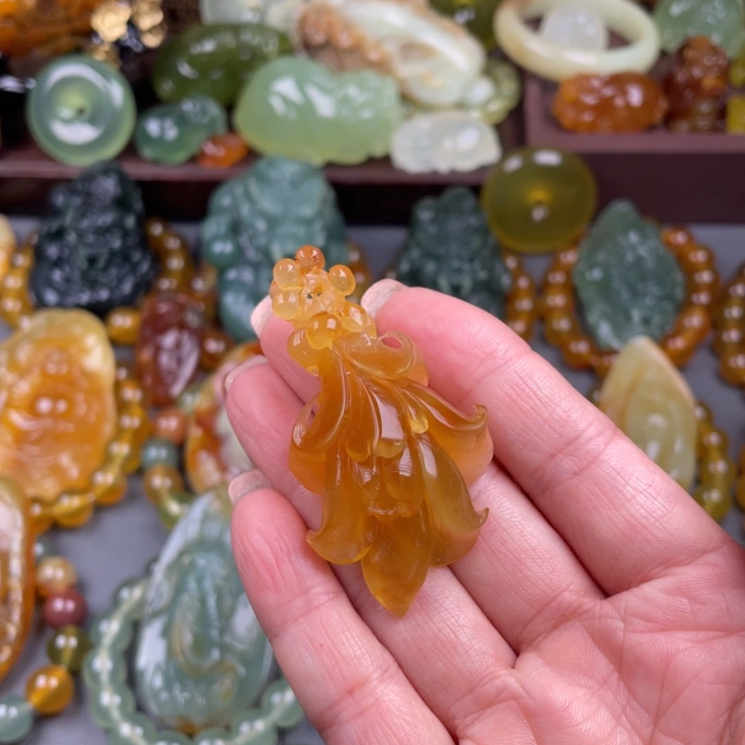 未镶嵌蛇纹石玉吊坠