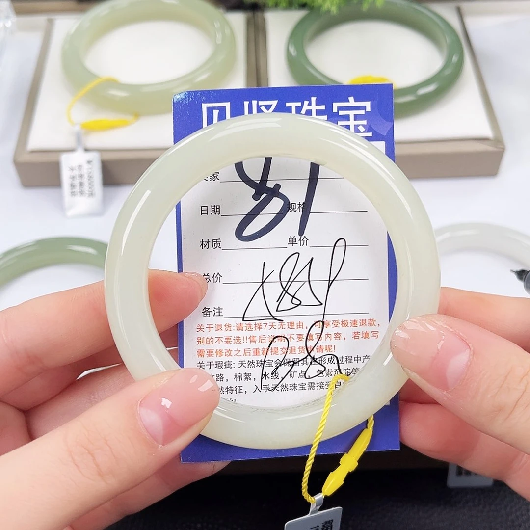 和田玉手镯未镶嵌