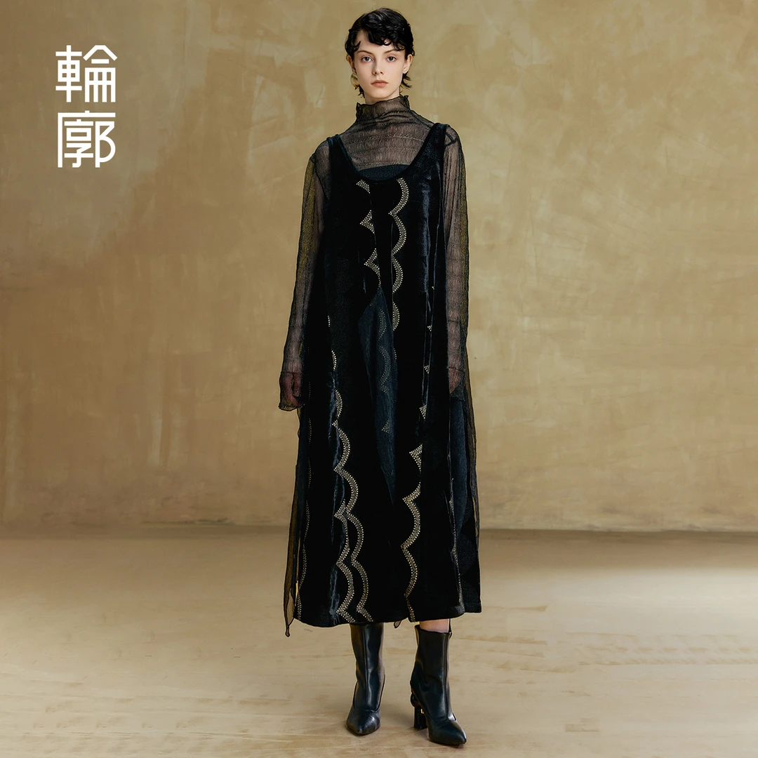 轮廓萤梦丝绒吊带裙圆领绣花背心连衣裙简约赫本秋冬显瘦L253Y039