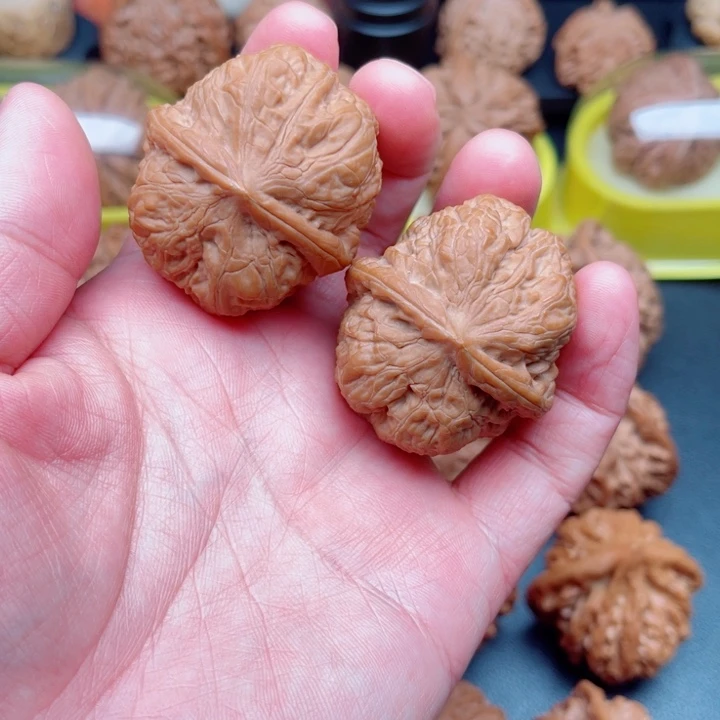 文玩核桃把件红方印狮子头38×41×35